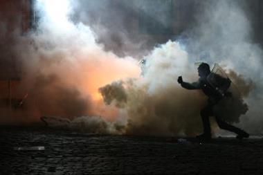 riot civil unrest violence political risk 2