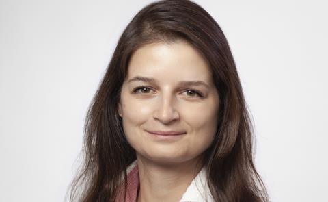 Simona headshot